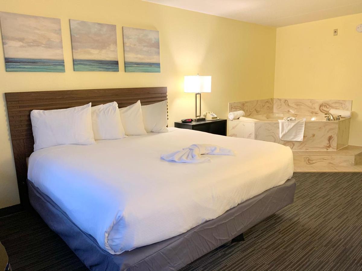 King Room Hot Tub