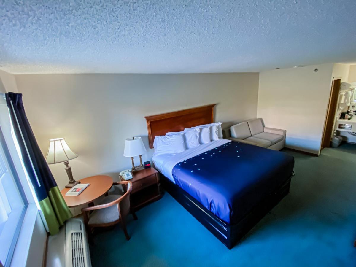 Superior King Room Stairs