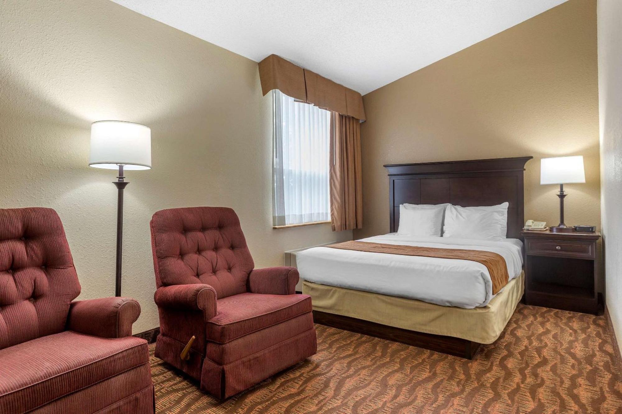 Queen Suite with Two Queen Beds - Non-Smoking,1217324371:JPEG