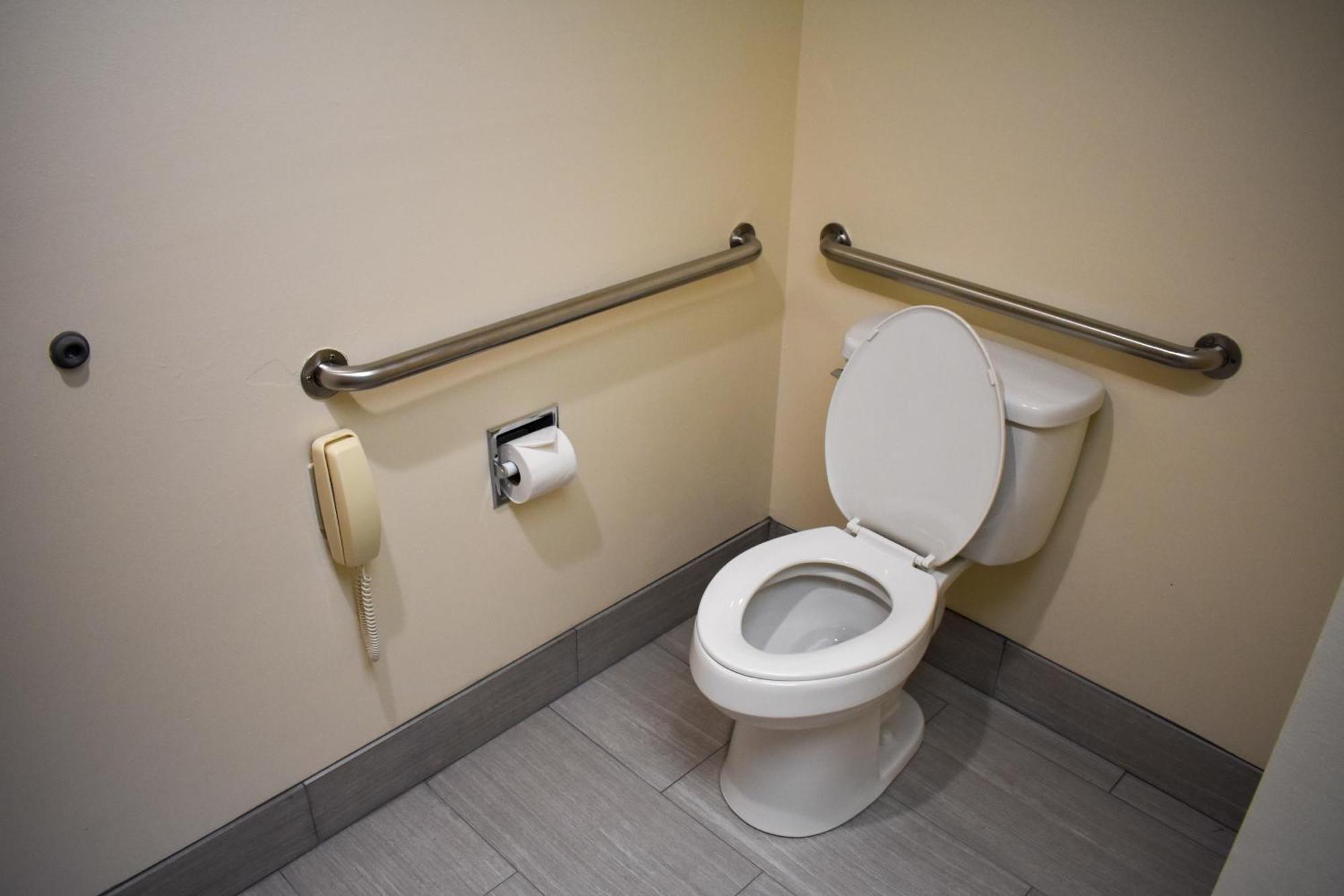 Queen Room Disability Access or Non-Smoking