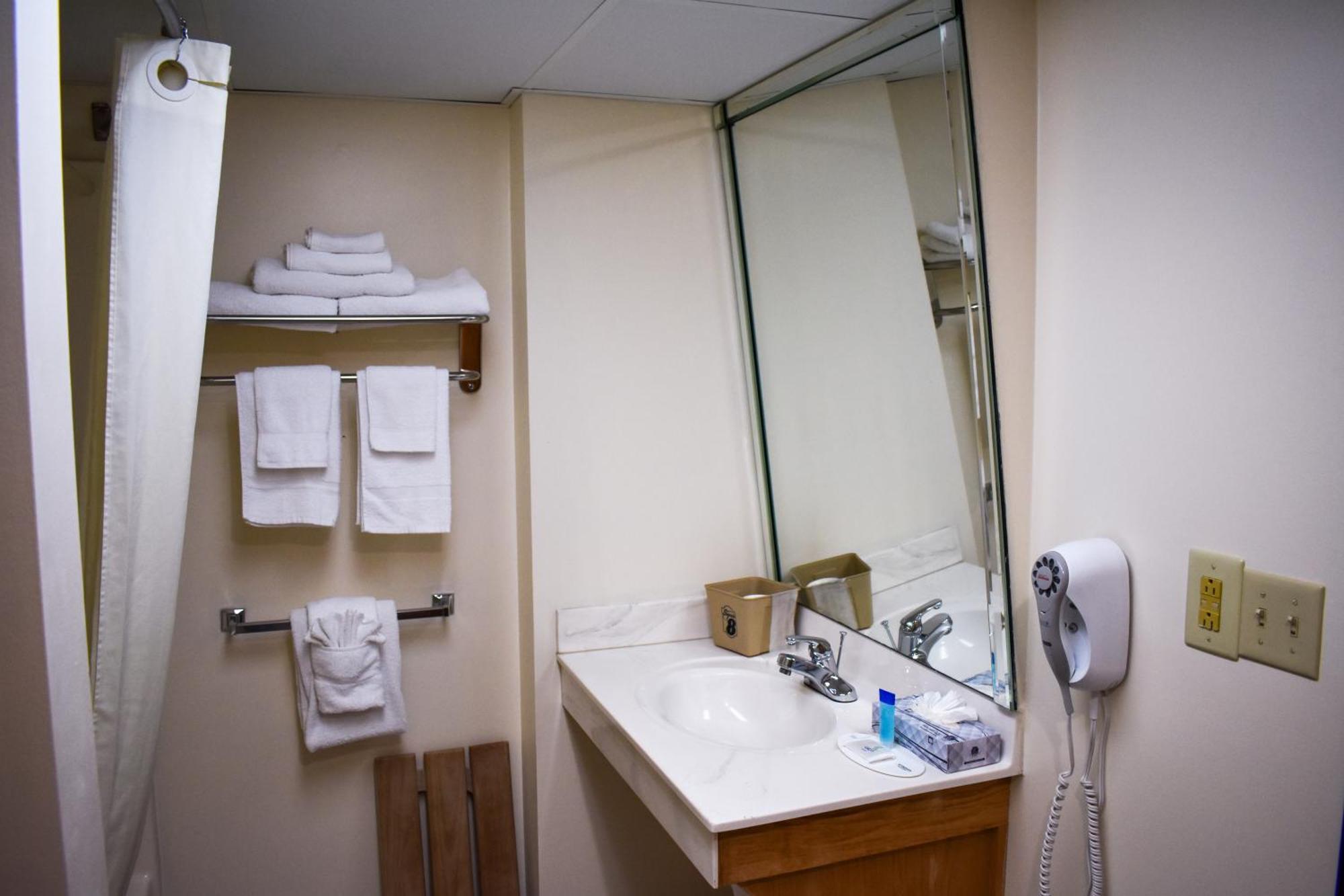 Queen Room Disability Access or Non-Smoking