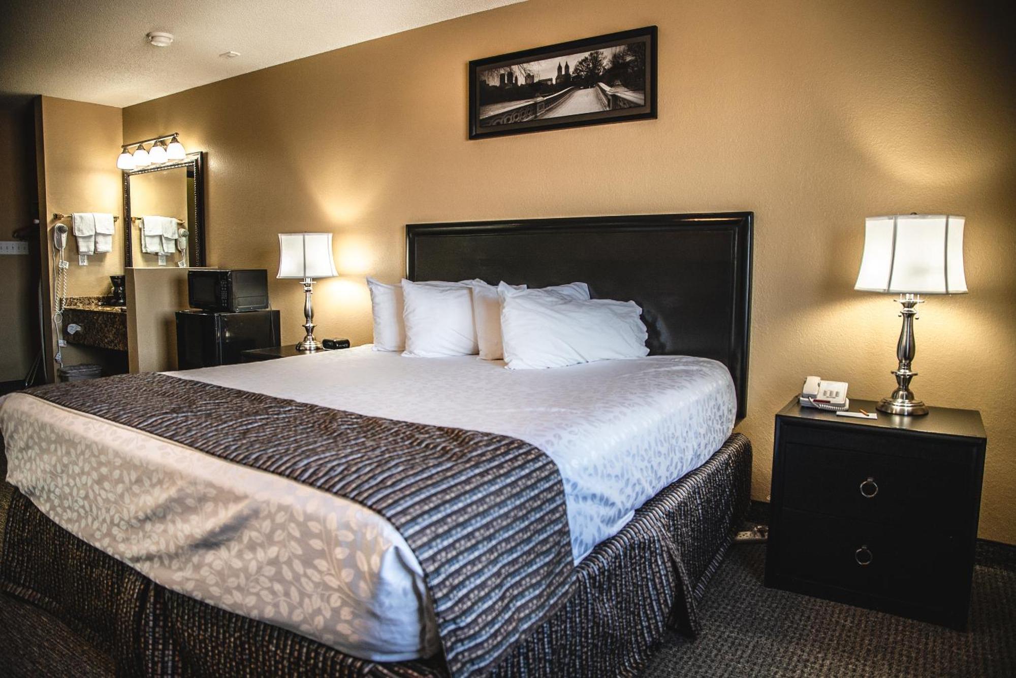Jetted Tub Room 1 King Bed