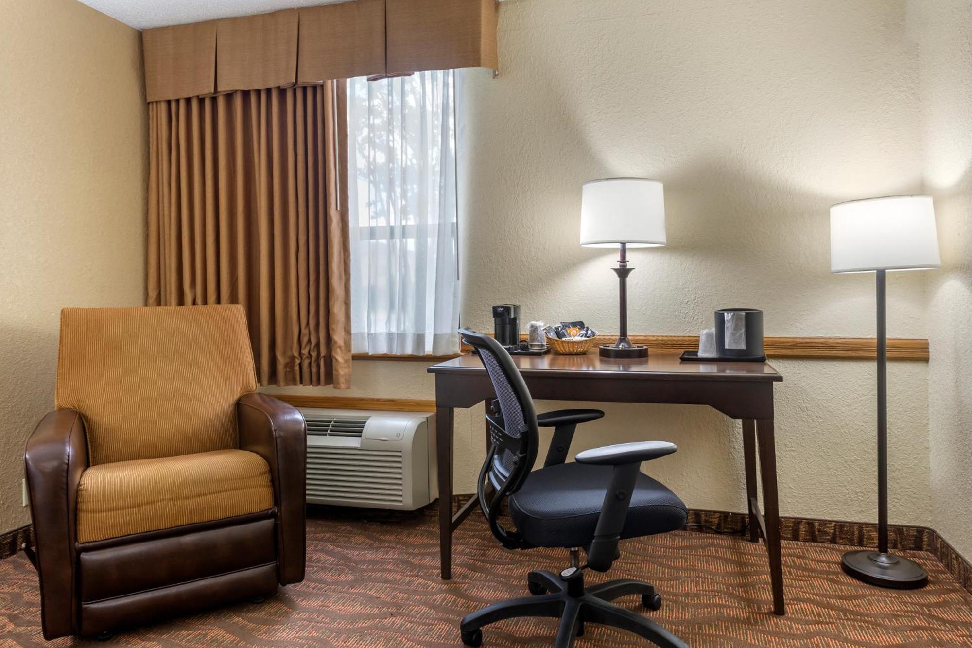 King Room with Roll-In Shower - Accessible/Non-Smoking,1280564617:JPEG