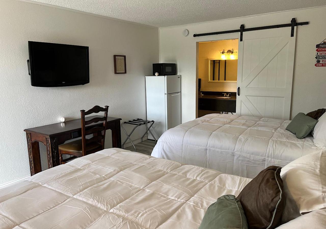 Standard Queen Room
