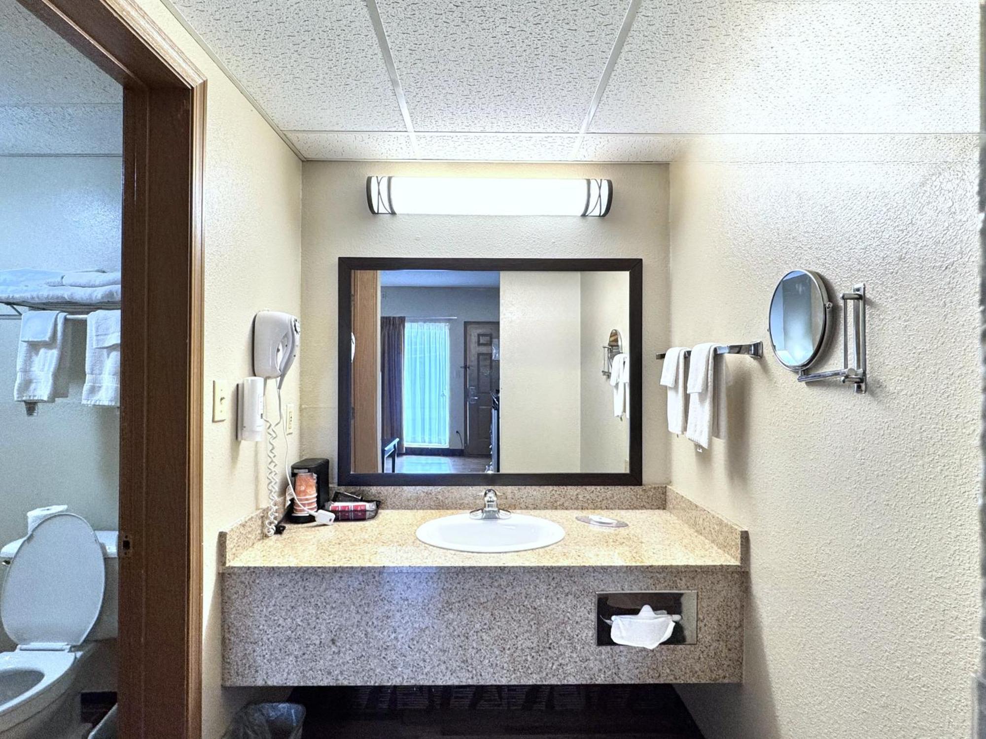 Efficiency Room Two Double Beds Non-Smoking