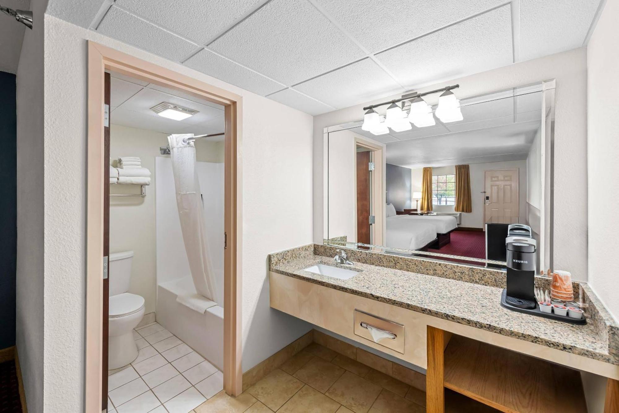 Queen Room with Two Queen Beds - Non-Smoking,1742711840:JPEG