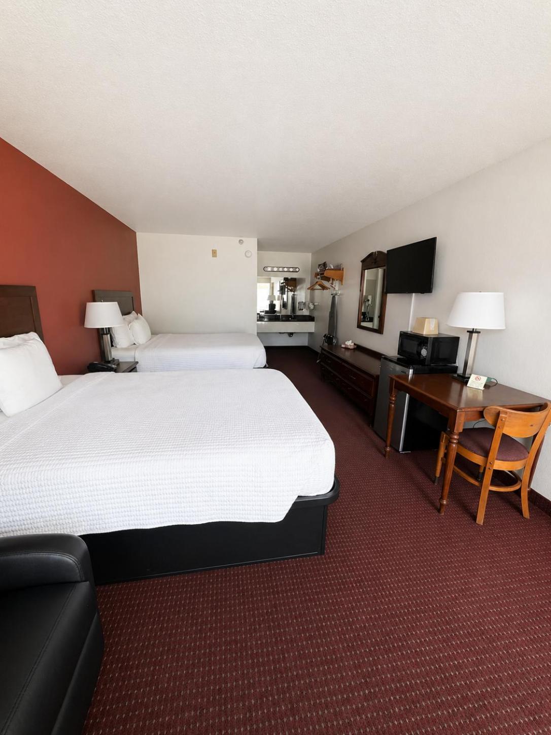 Queen Room Two Queen Beds Ground Floor
