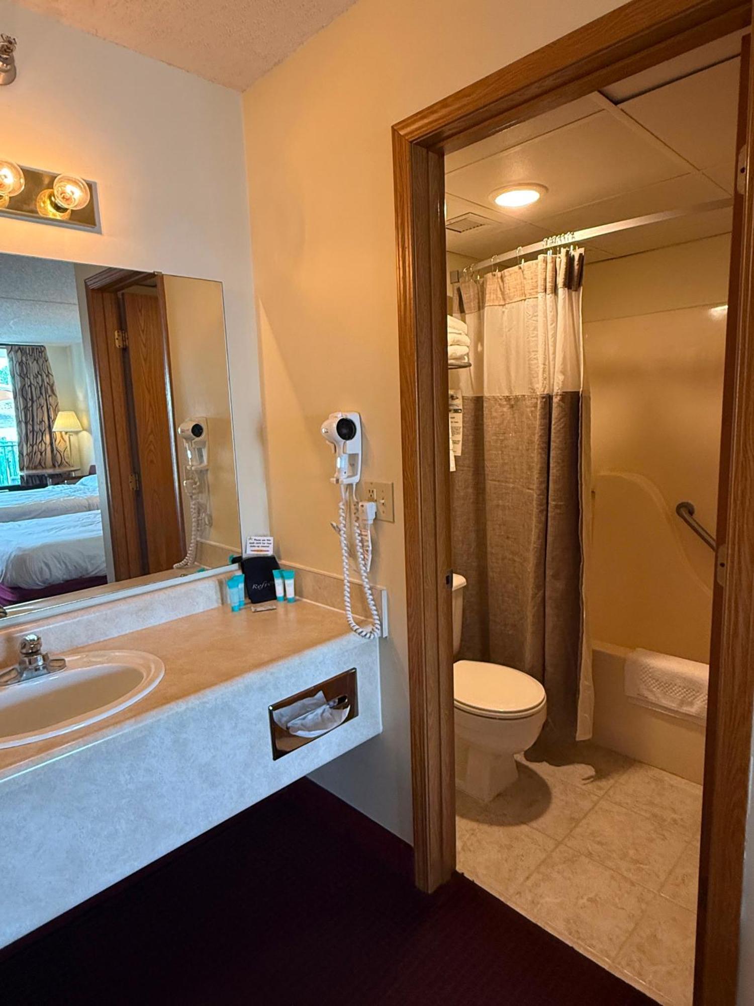 Queen Room Pool View