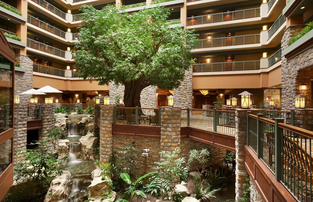 Chateau On The Lake Resort Spa And Convention Center-1