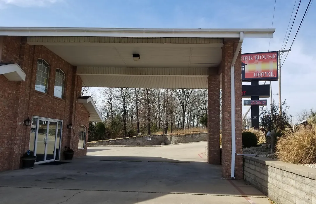 Rodeway Inn Branson, Brick House-1