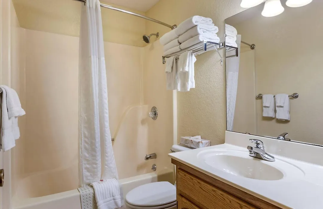 Comfort Inn & Suites Branson Meadows-1
