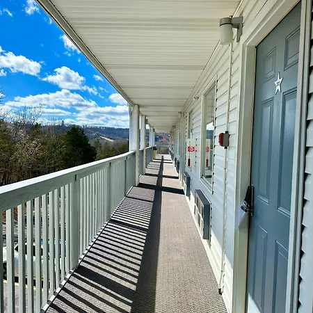 Celebrity Inn-3