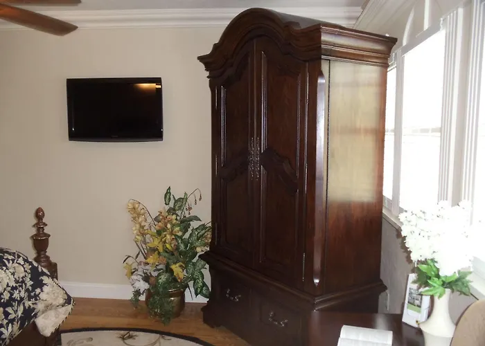 The Branson House (Adults Only) Hotel